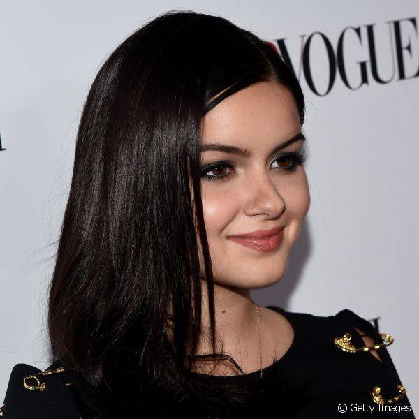 O esfumado com sombra cinza escuro valorizou a make de Ariel Winter durante um evento da Teen Vogue
